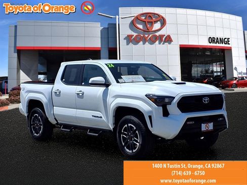 Certified 2024 Toyota Tacoma TRD Sport AWD/4WD image 1
