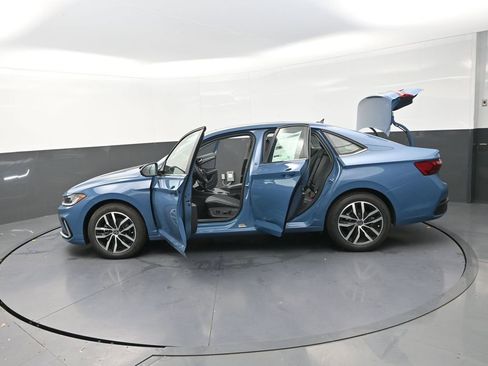 New 2026 Volkswagen Jetta SE FWD image 32
