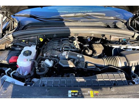 Certified 2025 Jeep Grand Cherokee Overland image 11