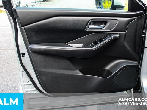 Used 2025 Nissan Rogue SV FWD image 35