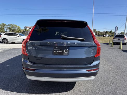 Certified 2022 Volvo XC90 T5 Momentum image 4