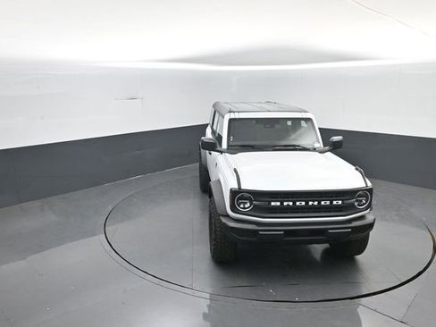 New 2026 Ford Bronco 4-Door AWD/4WD image 18