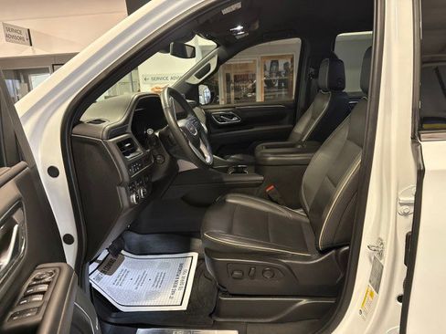 Used 2024 GMC Yukon SLT w/ SLT Luxury Package image 15