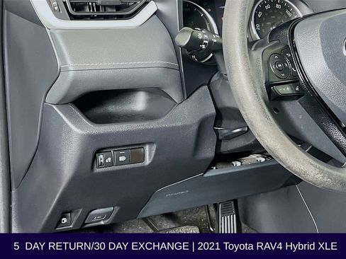 Used 2021 Toyota RAV4 XLE AWD/4WD image 12