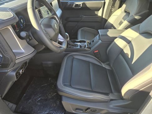 New 2025 Ford Bronco Outer Banks image 9