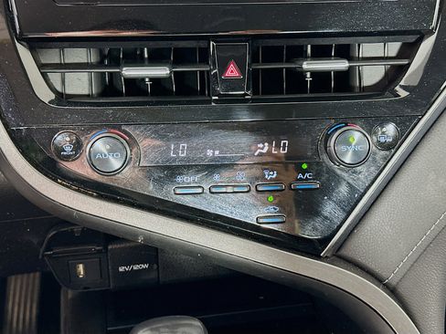 Used 2022 Toyota Camry SE FWD image 22