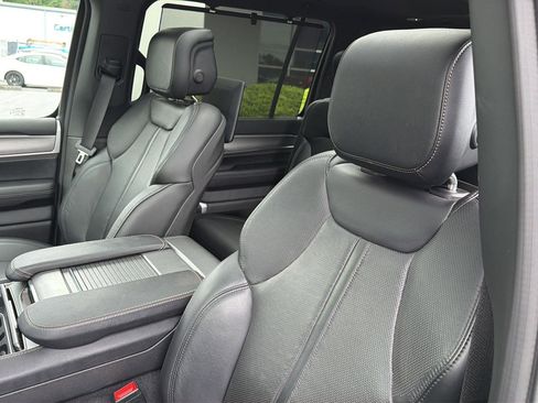 Used 2024 Jeep Wagoneer Series II w/ Convenience Group I AWD/4WD image 31