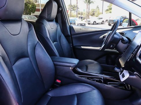 Used 2017 Toyota Prius Prime Advanced w/ Carpet Mat Package FWD image 28