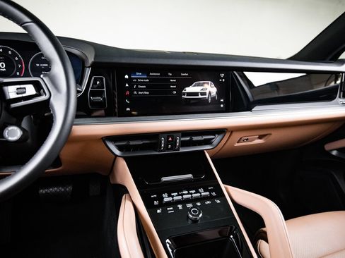 Certified 2026 Porsche Cayenne AWD/4WD image 19