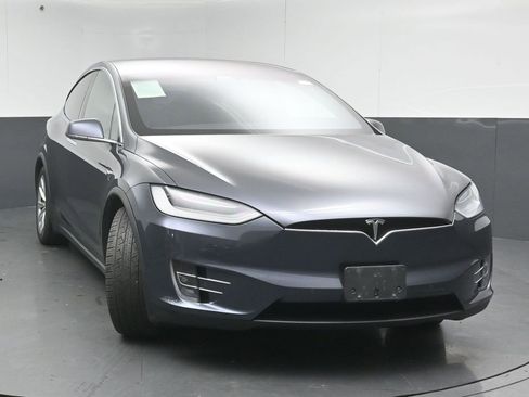 Used 2018 Tesla Model X 75D image 2