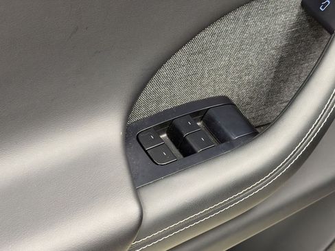 Used 2025 Tesla Model X AWD/4WD image 27