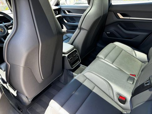 Used 2021 Porsche Taycan RWD image 36
