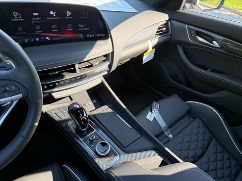New 2026 Cadillac CT5 V w/ LPO, ONYX Package AWD/4WD image 29