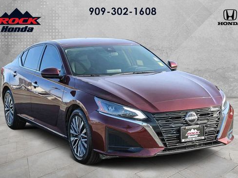Used 2023 Nissan Altima 2.5 SV image 3