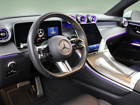 Used 2025 Mercedes-Benz GLC 300 4MATIC image 2