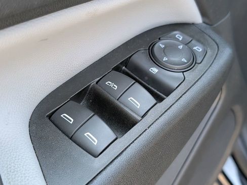 Used 2023 Chevrolet Equinox LT image 27