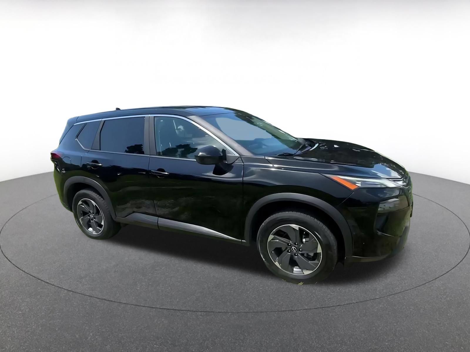 Used 2025 Nissan Rogue SV FWD image 2