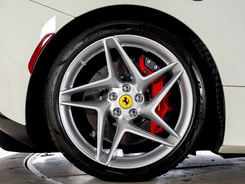 Used 2021 Ferrari F8 Tributo image 19