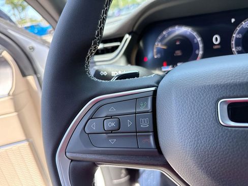 New 2026 Jeep Grand Cherokee Limited RWD image 16