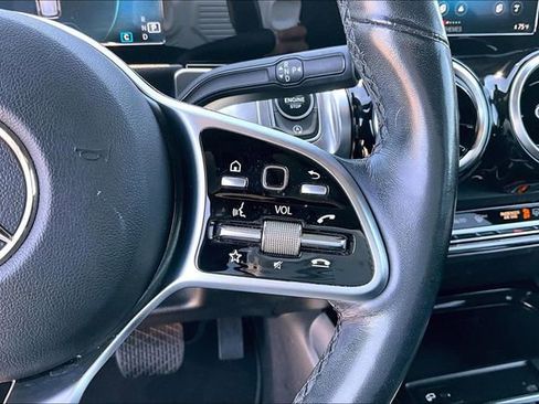 Used 2023 Mercedes-Benz GLB 250 4MATIC image 21