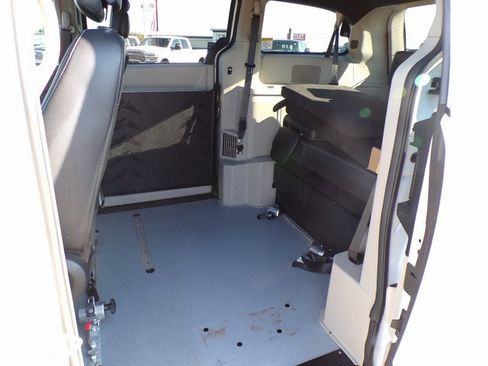 Used 2018 Dodge Grand Caravan SXT w/ Rear Park Assist Package image 9