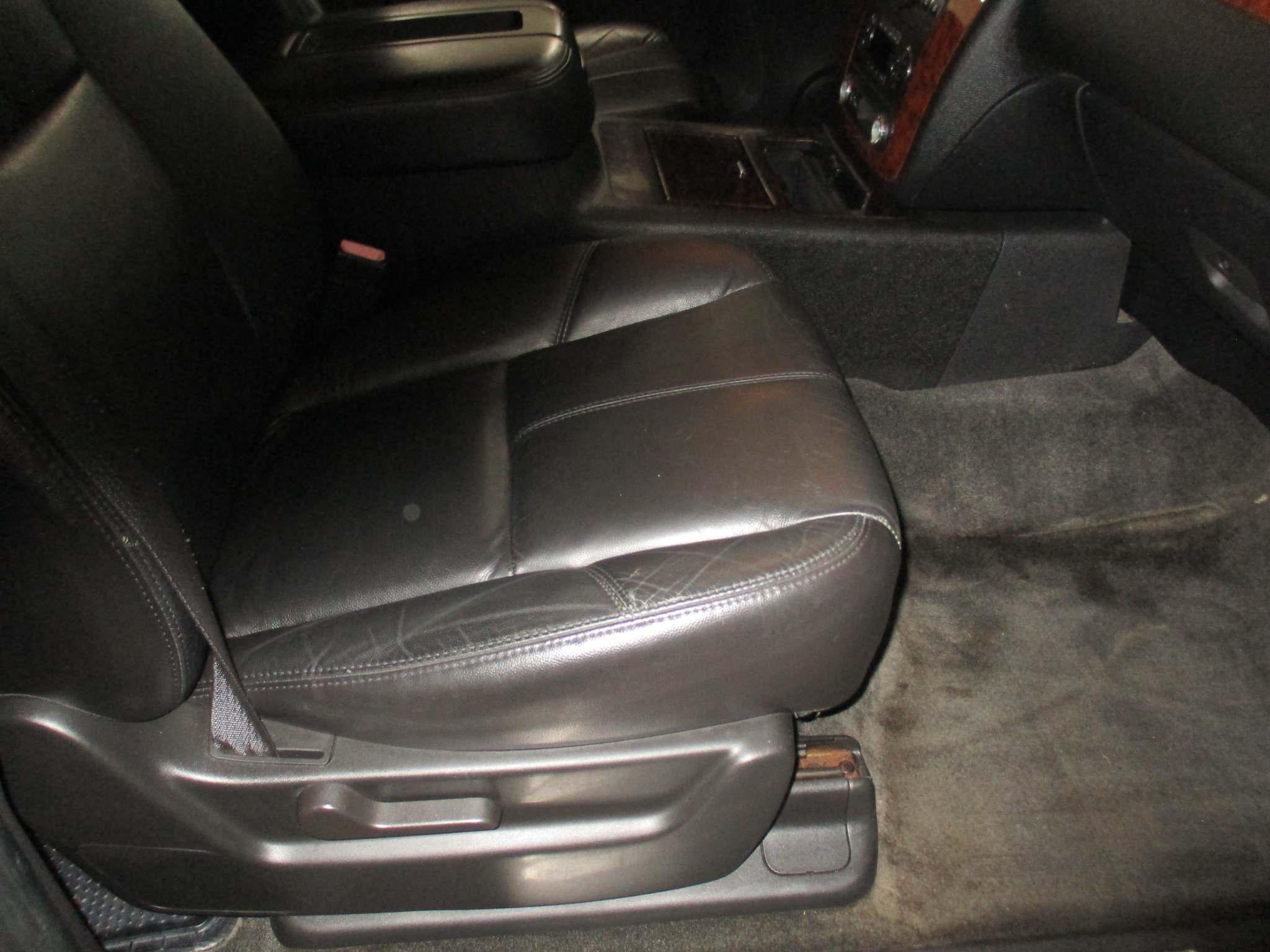 Used 2007 Chevrolet Suburban 2500 LT w/ LT Preferred Equipment Group AWD/4WD image 22