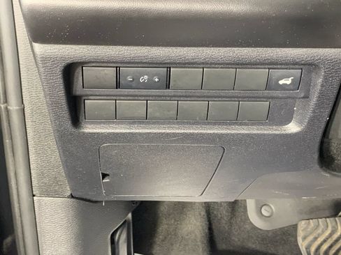 Used 2024 Mitsubishi Outlander SE FWD image 16