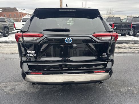 Used 2022 Toyota RAV4 SE image 7
