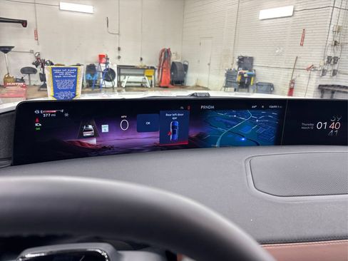 Used 2025 Lincoln Navigator L Reserve image 23