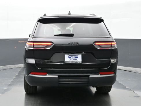 Used 2024 Jeep Grand Cherokee L Laredo image 2