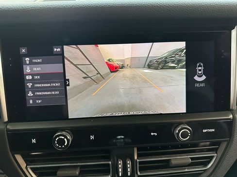 Used 2023 Porsche Macan image 20