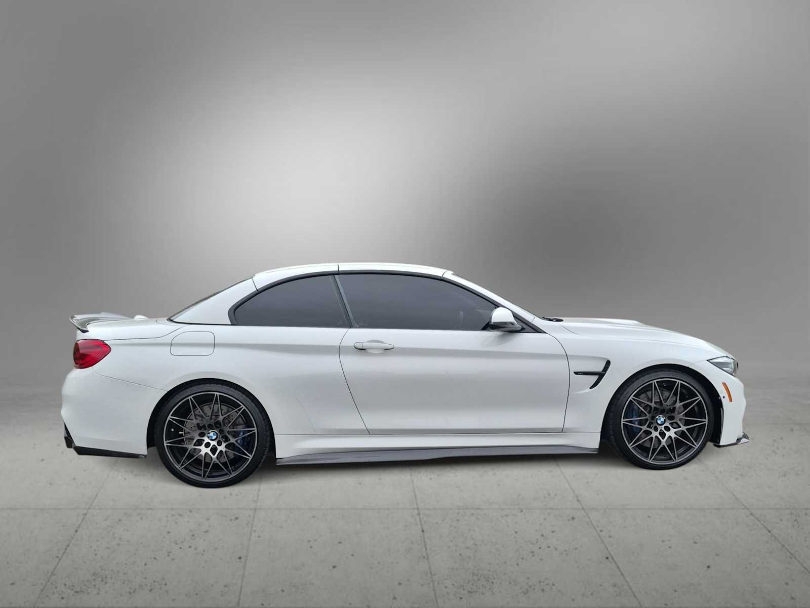 Used 2018 BMW M4 Convertible RWD image 9
