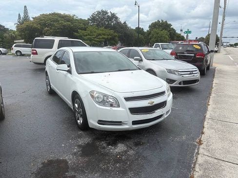 Used 2010 Chevrolet Malibu LT FWD image 1