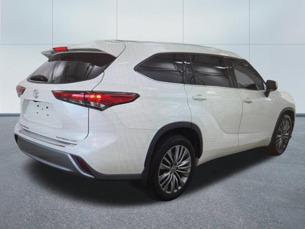 Used 2021 Toyota Highlander Platinum AWD/4WD image 3
