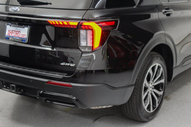 Certified 2025 Ford Explorer ST-Line AWD/4WD image 7