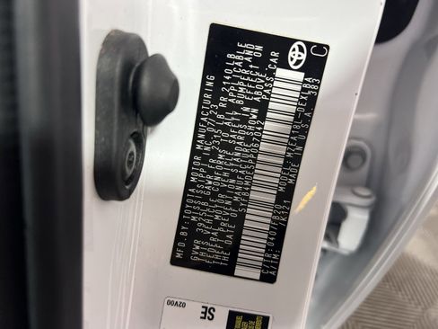 Used 2023 Toyota Corolla LE image 29