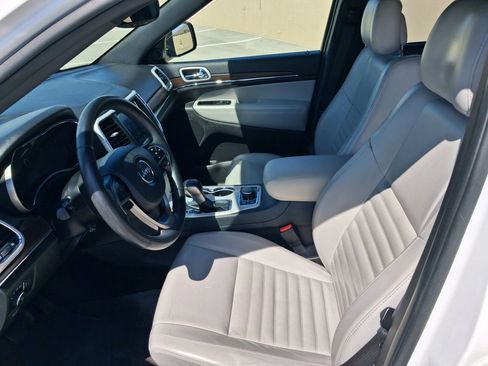 Used 2018 Jeep Grand Cherokee Limited AWD/4WD image 10