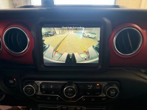 Used 2018 Jeep Wrangler Unlimited Rubicon w/ Dual Top Group AWD/4WD image 18