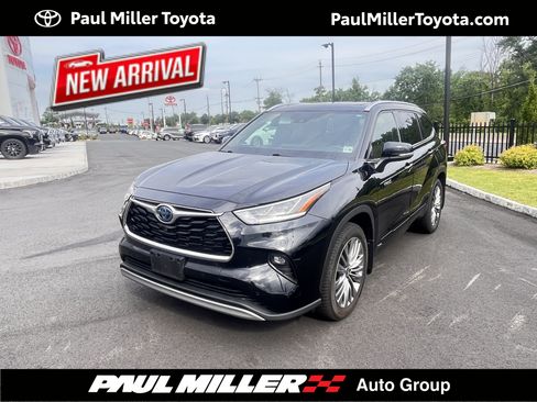 Used 2021 Toyota Highlander Platinum AWD/4WD image 1