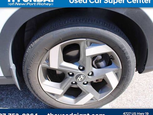 Used 2023 Hyundai Venue SEL image 5