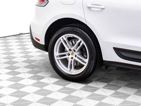 Used 2025 Porsche Macan image 34