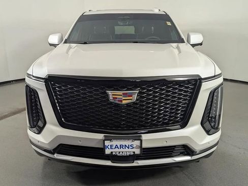Used 2025 Cadillac Escalade Sport Platinum image 3