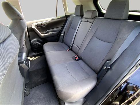 Used 2022 Toyota RAV4 LE FWD image 20