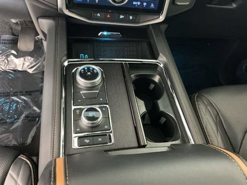 Used 2024 Ford Expedition Max Platinum AWD/4WD image 21