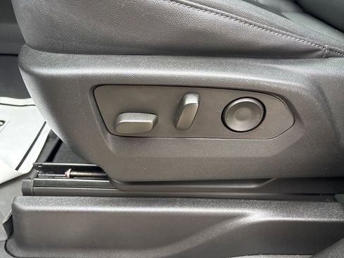 Used 2023 Chevrolet Suburban Z71 w/ Luxury Package image 20