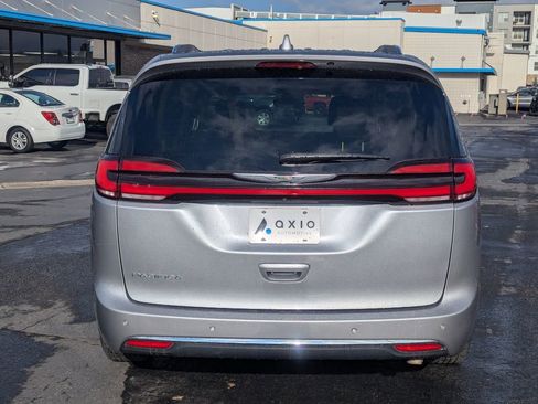 Used 2021 Chrysler Pacifica Touring-L image 6