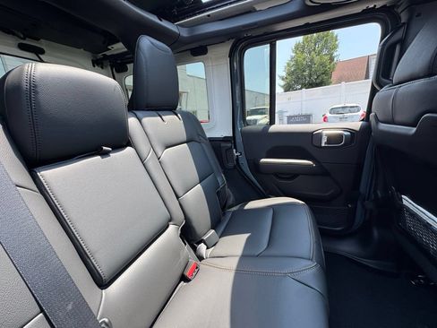 New 2026 Jeep Wrangler Unlimited Sahara AWD/4WD image 21