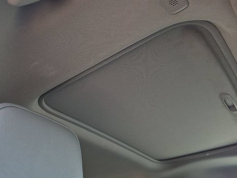 Used 2025 Toyota Sienna XLE FWD image 18