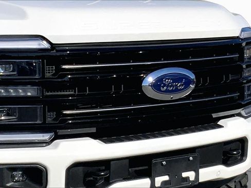 Used 2025 Ford F250 Platinum w/ FX4 Off-Road Package AWD/4WD image 27
