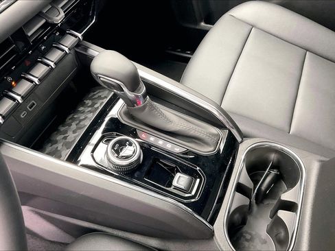 New 2025 GMC Canyon Elevation w/ Convenience Package image 8